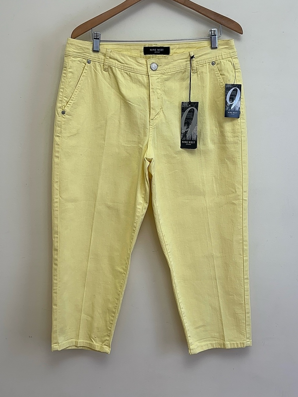 Nine West Yellow Capri Pants Women’s Size 14 NWT Cropped Stretch Casual